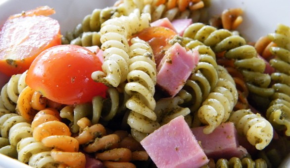 Pesto-Pasta met hamblokjes